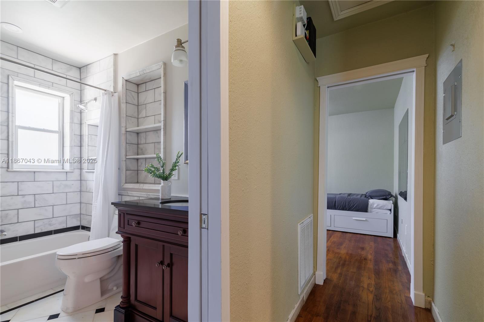 BRENTWOOD - Residential Lease