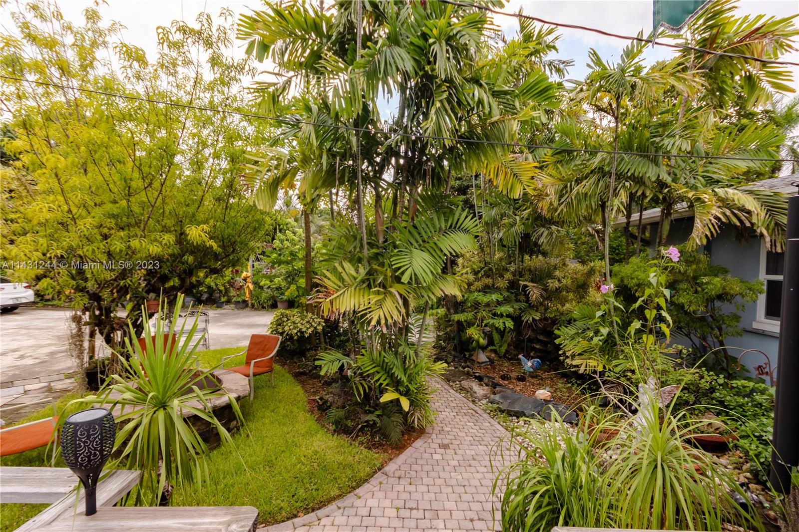 HOLLYWOOD LITTLE RANCHES - Residential