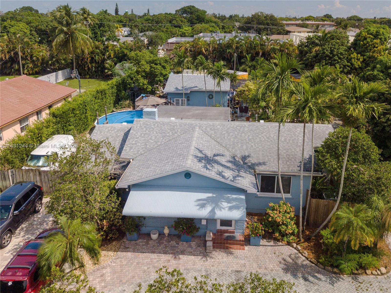 HOLLYWOOD LITTLE RANCHES - Residential