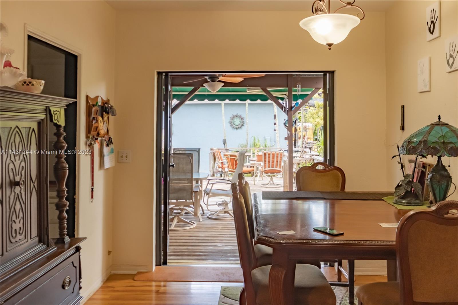 HOLLYWOOD LITTLE RANCHES - Residential