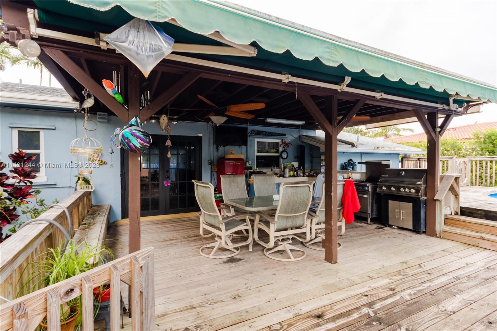 HOLLYWOOD LITTLE RANCHES - Residential