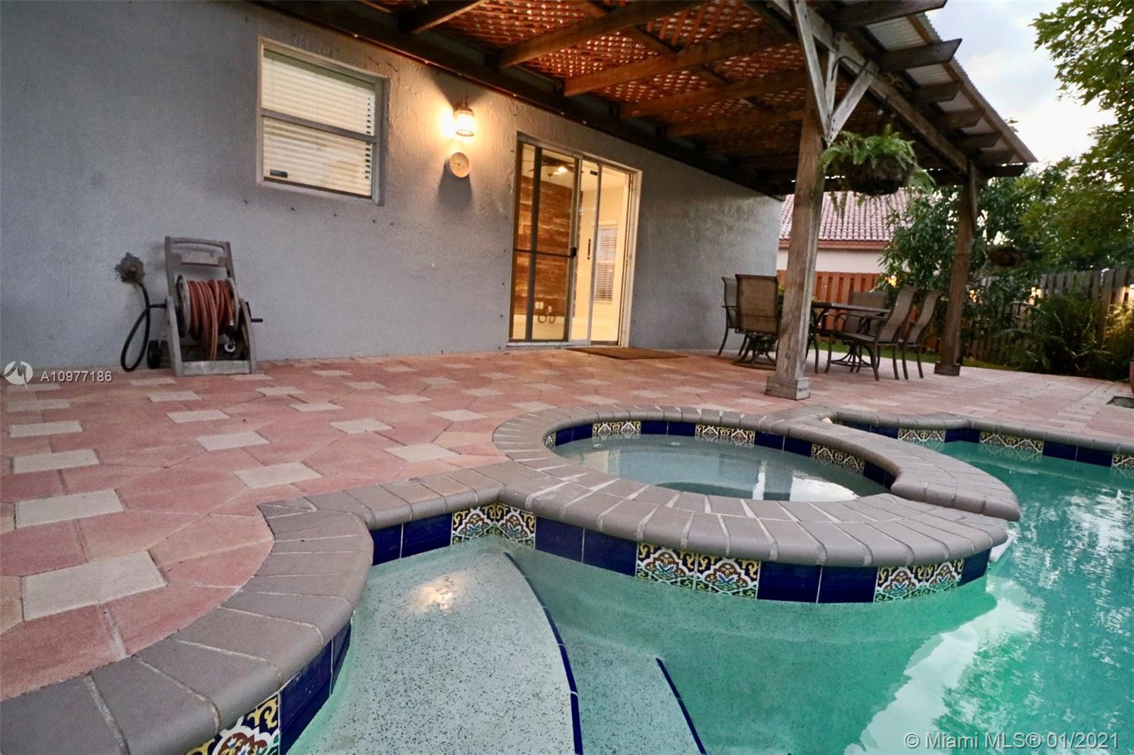 LANDINGS - Residential