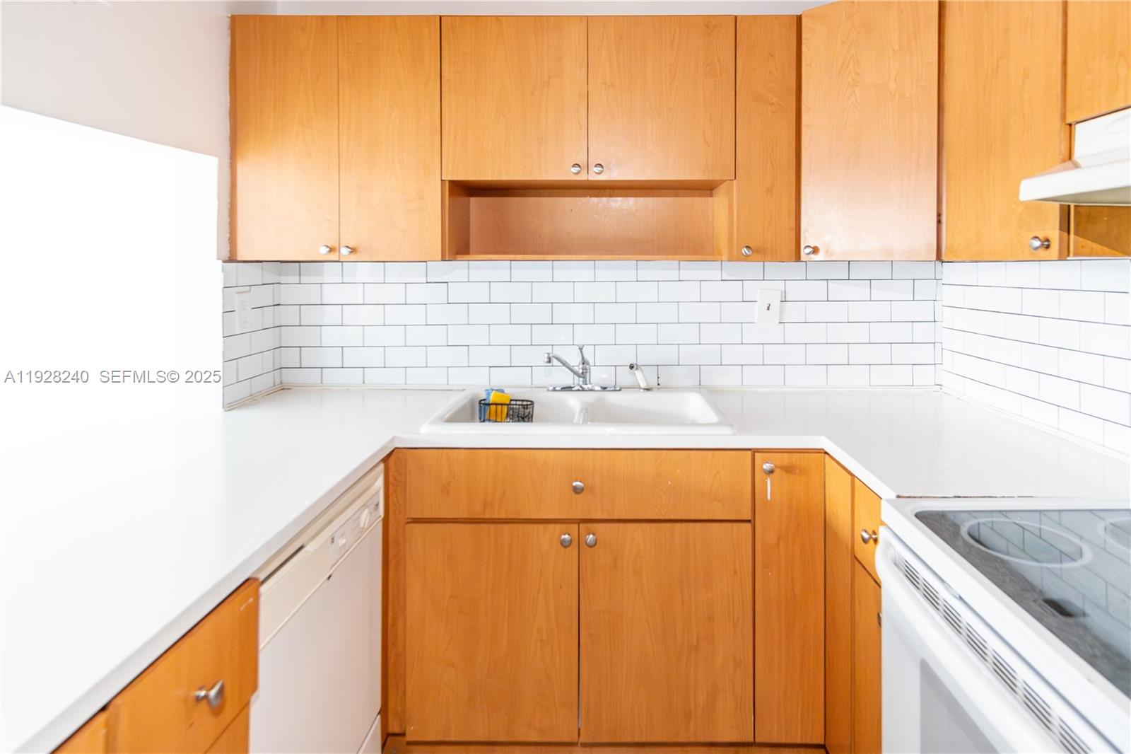 SAMARI LAKE EAST CONDO - Residential Lease