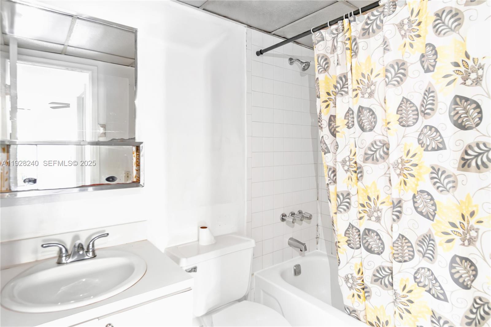 SAMARI LAKE EAST CONDO - Residential Lease