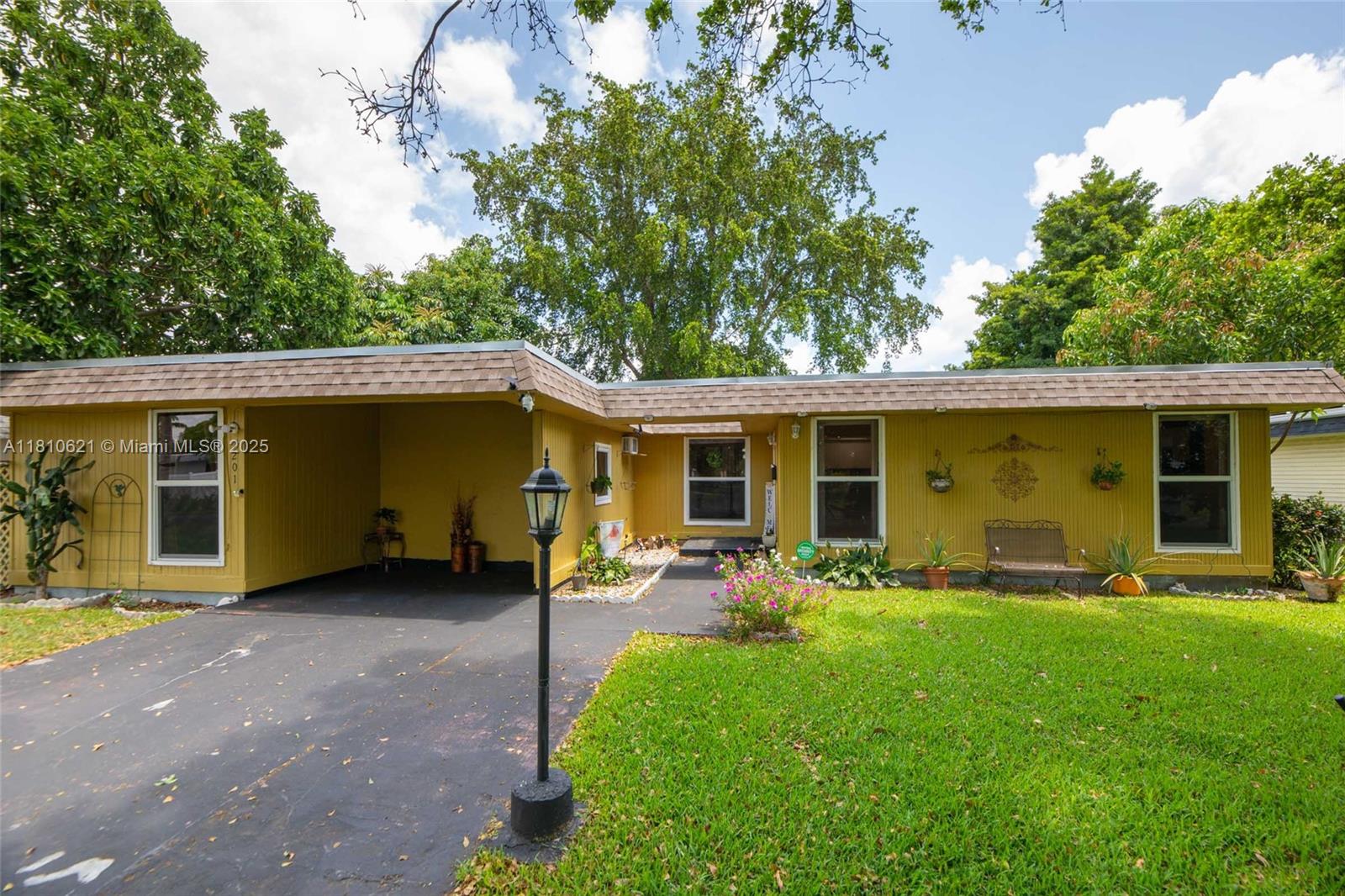 7201 Nw 67th St, Tamarac, Broward County, Florida - 2 Bedrooms  
2 Bathrooms - 