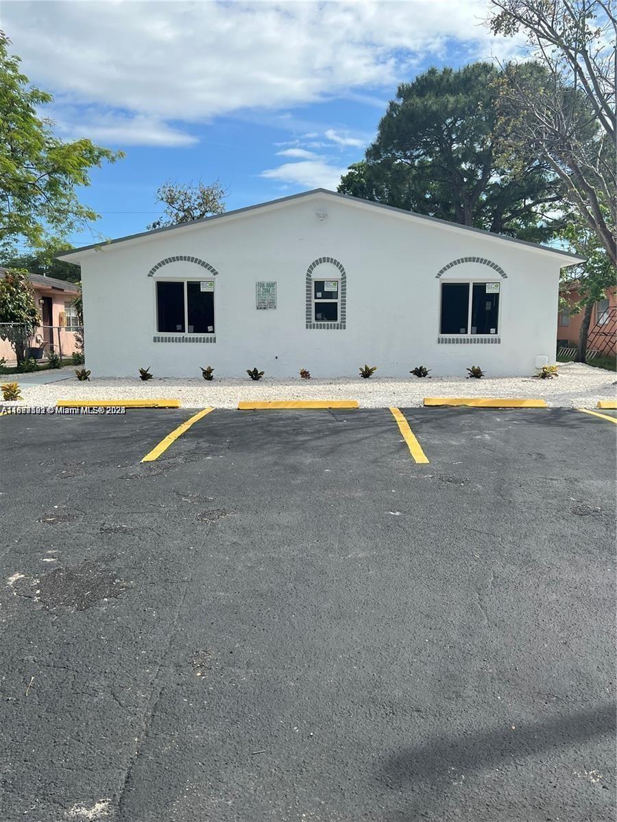 Completely upgraded beautiful 2/1 unit featuring wood imitation porcelain floors, brand new kitchen, brand new a/c unit, impact windows and more. Call LA for showings.