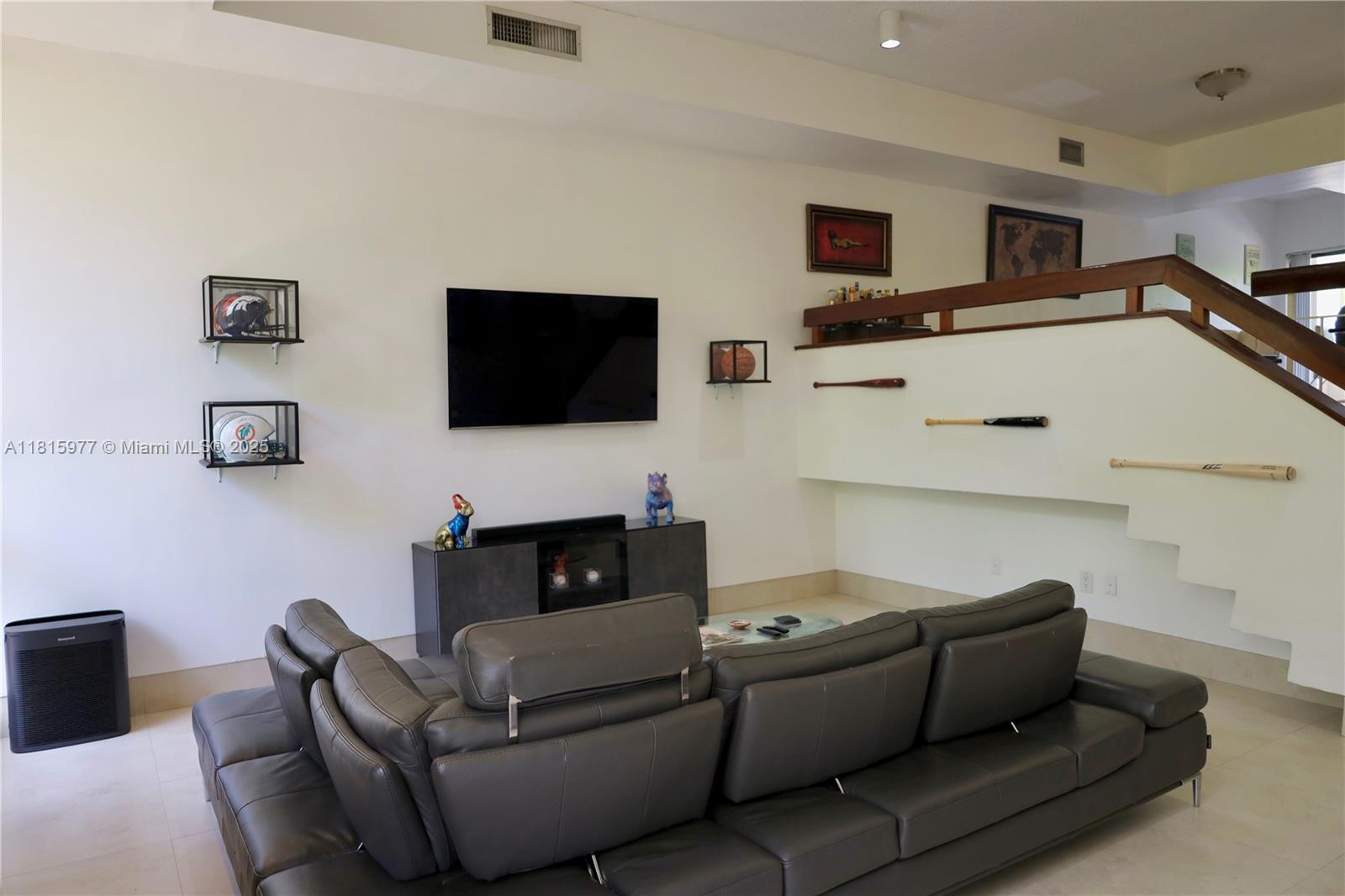 CASA BELLA VILLAS - Residential Lease