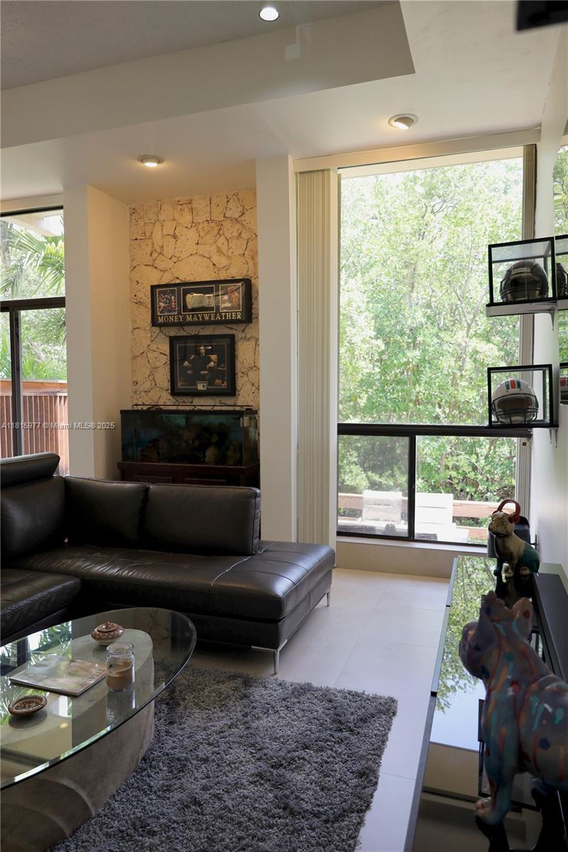 CASA BELLA VILLAS - Residential Lease