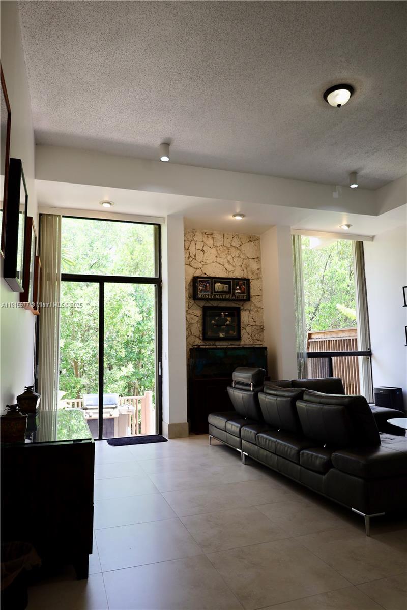 CASA BELLA VILLAS - Residential Lease