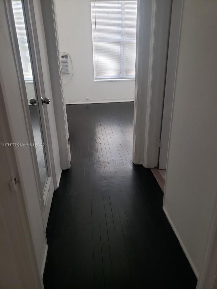 Large  2/2 Art Deco unit, half a block from Lincoln Road and 2 blocks from the beach.  Hard wood floors, Large Cedar closets, onsite property manager. Beautifully renovated. Easy move in.