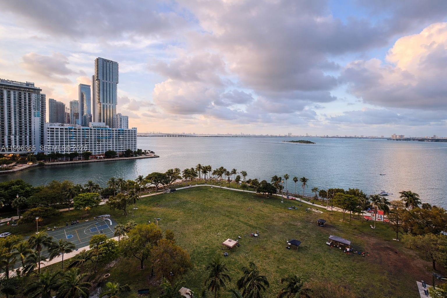 1900 N Bayshore Dr 910