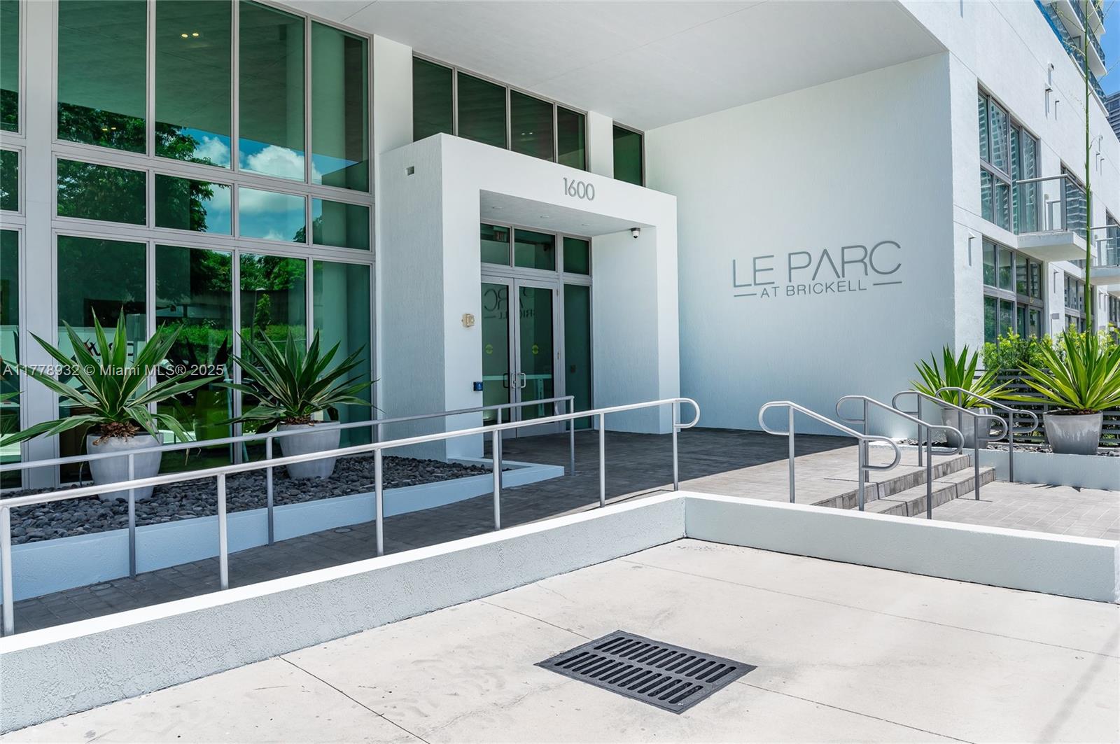 1600 SW 1st Ave 402