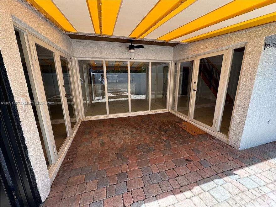 This one bedroom villa with loft is located walking distance to restaurants and has new SS appliances, granite counter tops, 2 full bathrooms, front load washer and dryer, 2 walk-in closets, covered patio and parking for 3 cars.