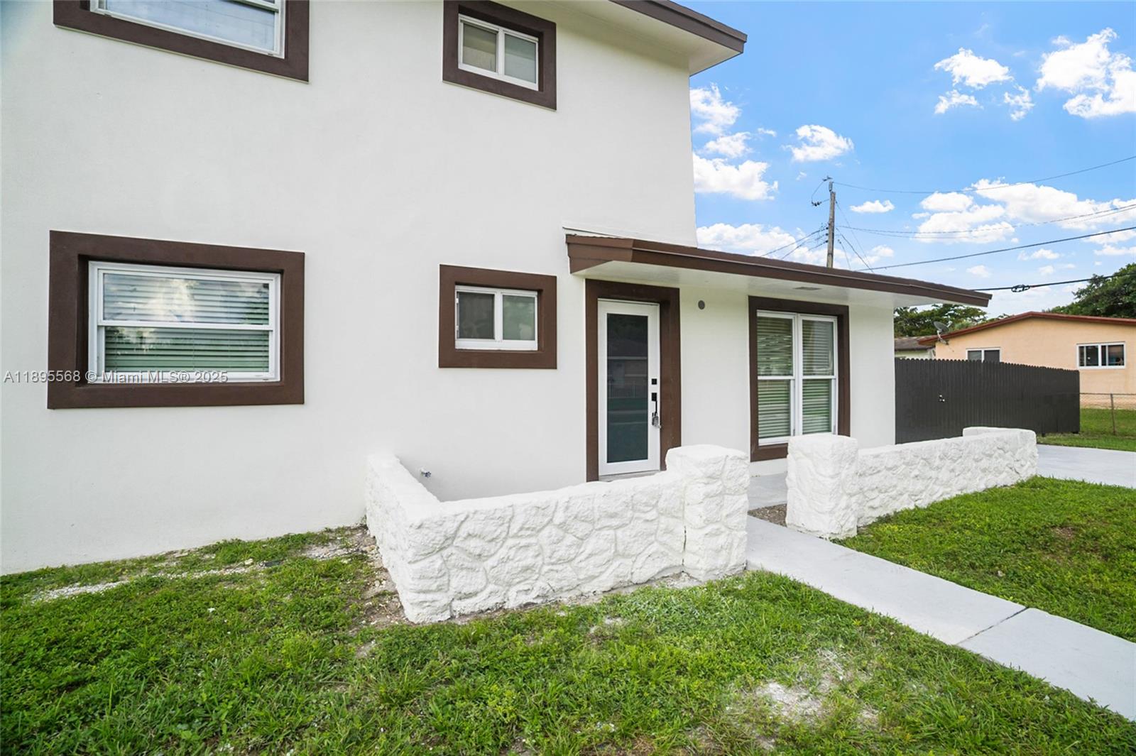 301 SW 12th Ave