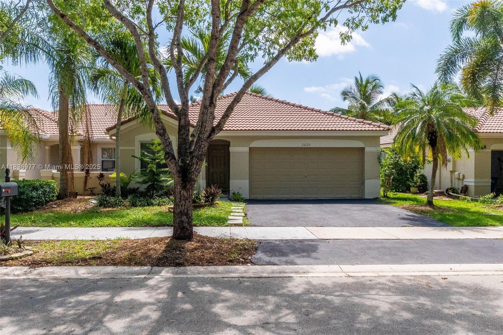 2020 Andromeda Ln, Weston, FL, 33327/$620,000 3 2020 Andromeda Ln