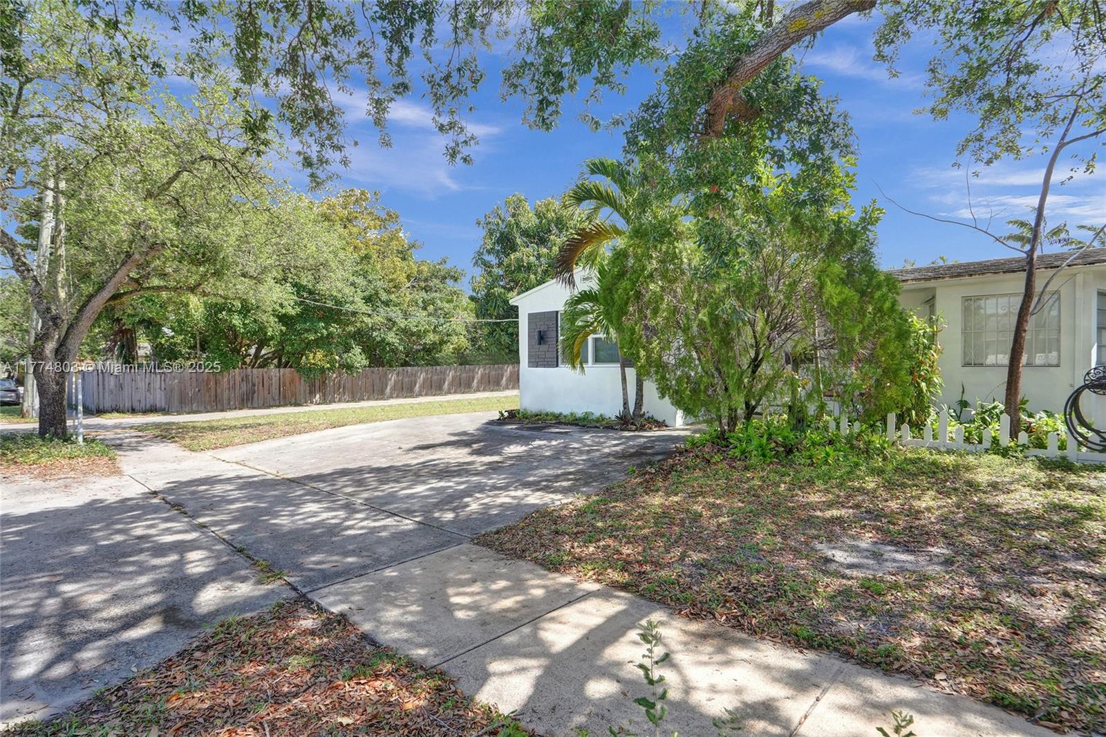 HOLLYWOOD PARK, OCEAN - Residential Income