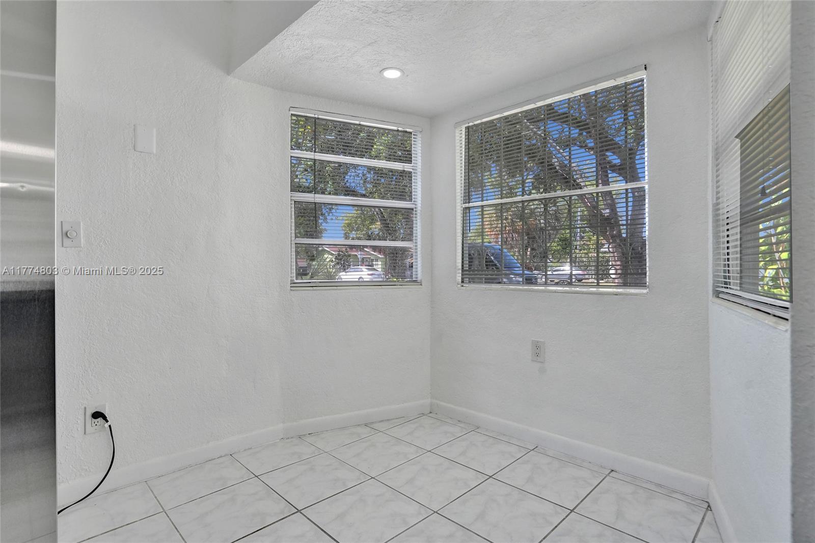 HOLLYWOOD PARK, OCEAN - Residential Income