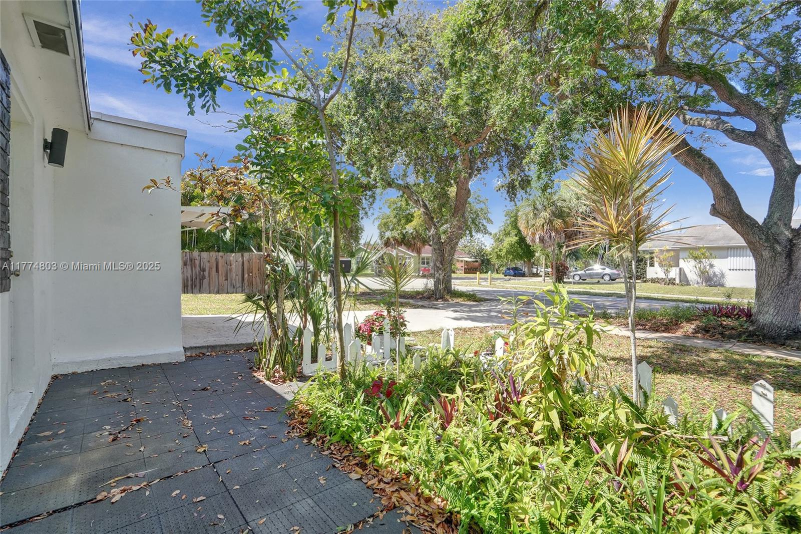 HOLLYWOOD PARK, OCEAN - Residential Income