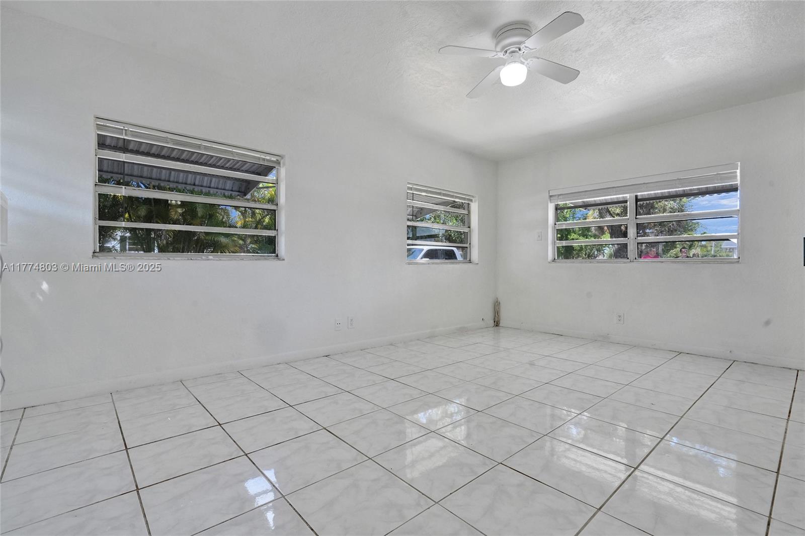 HOLLYWOOD PARK, OCEAN - Residential Income