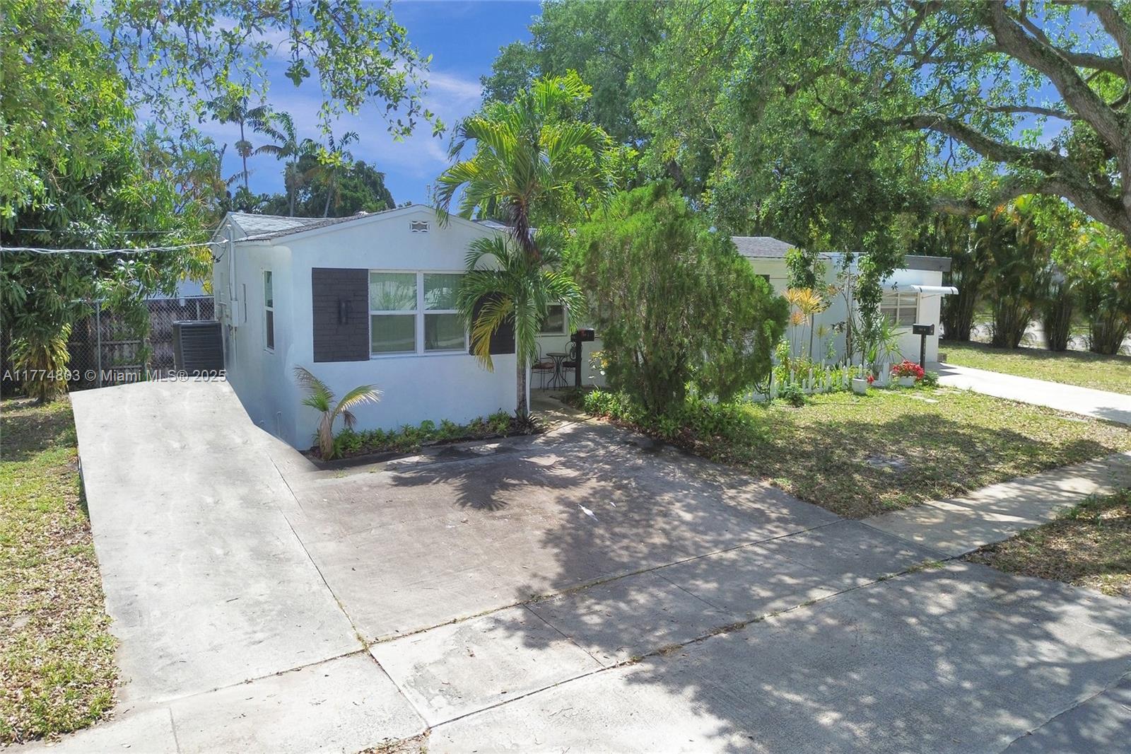 HOLLYWOOD PARK, OCEAN - Residential Income