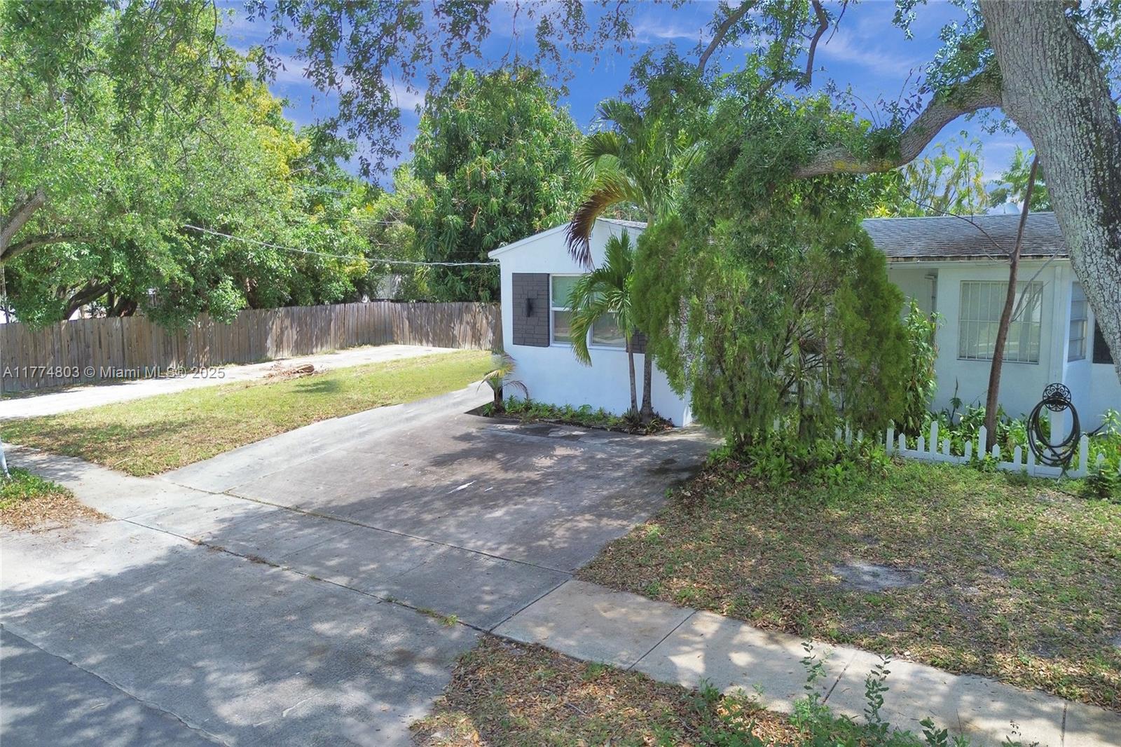HOLLYWOOD PARK, OCEAN - Residential Income