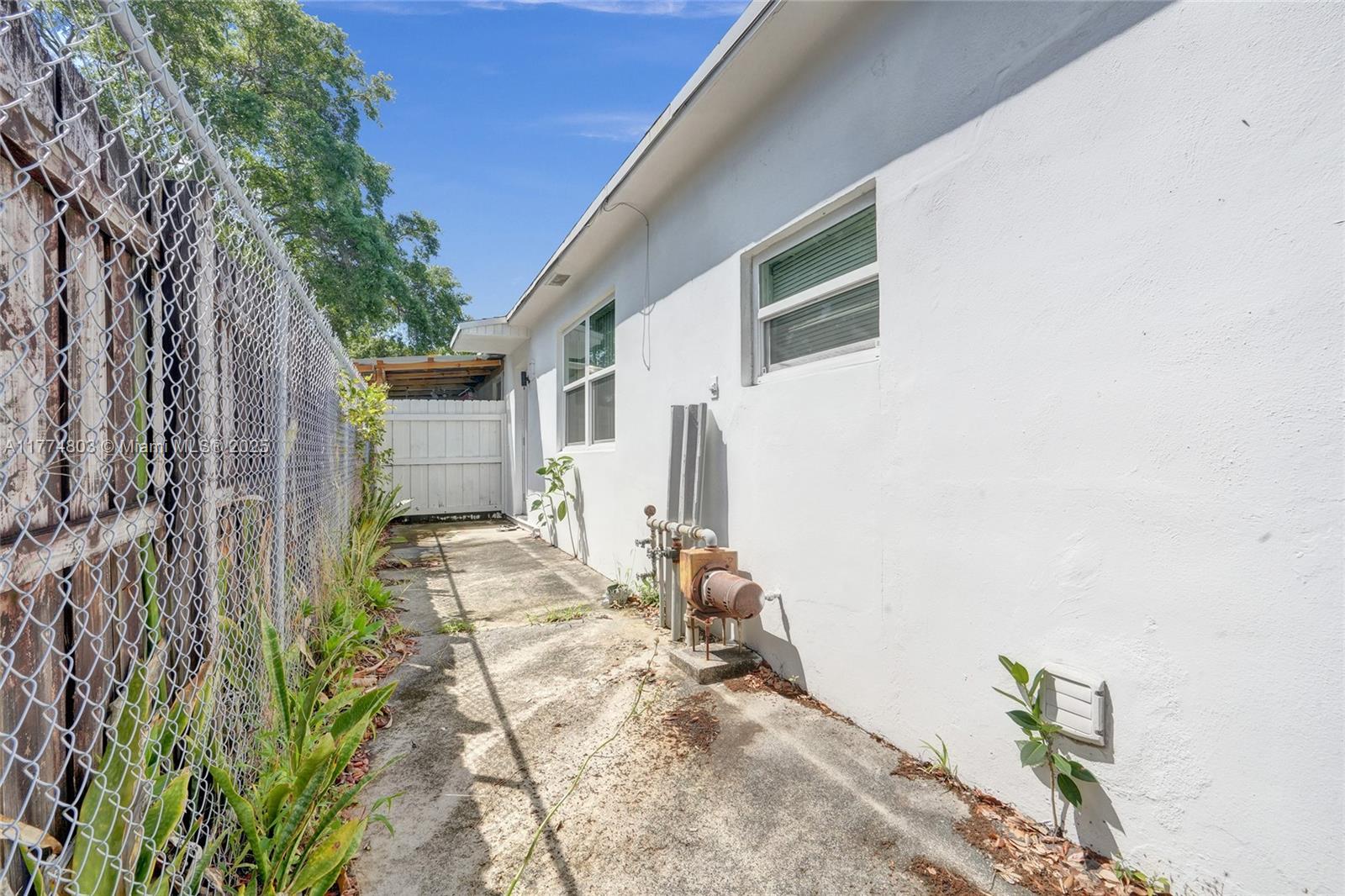 HOLLYWOOD PARK, OCEAN - Residential Income
