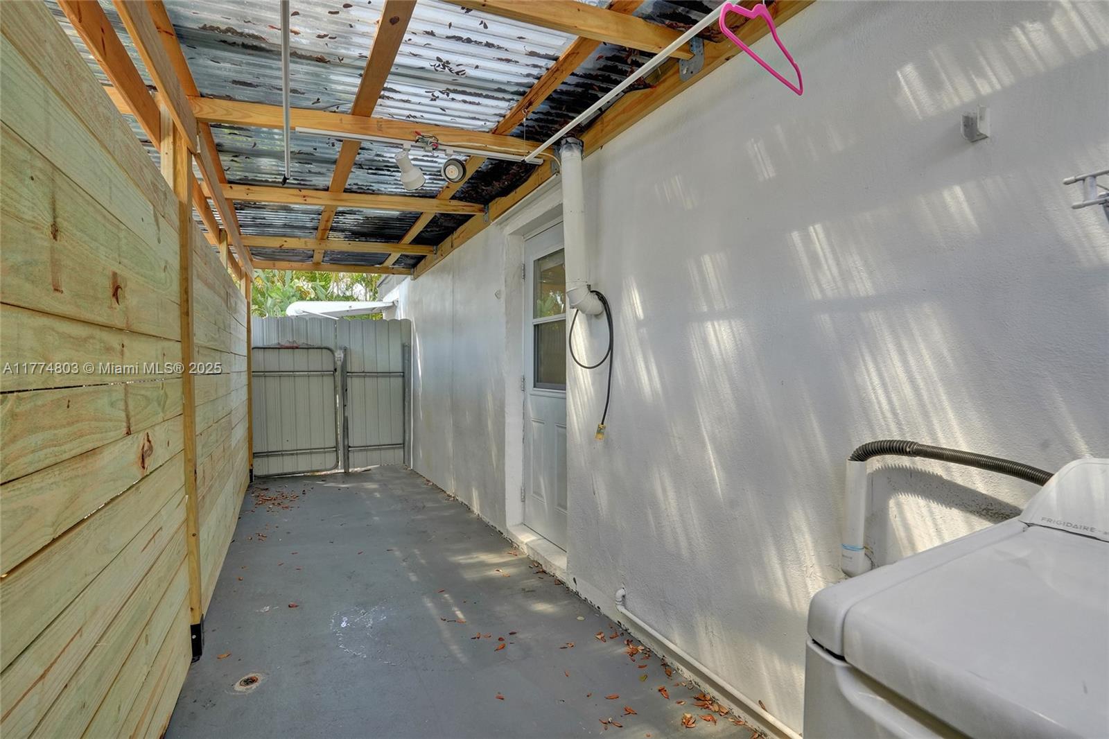 HOLLYWOOD PARK, OCEAN - Residential Income