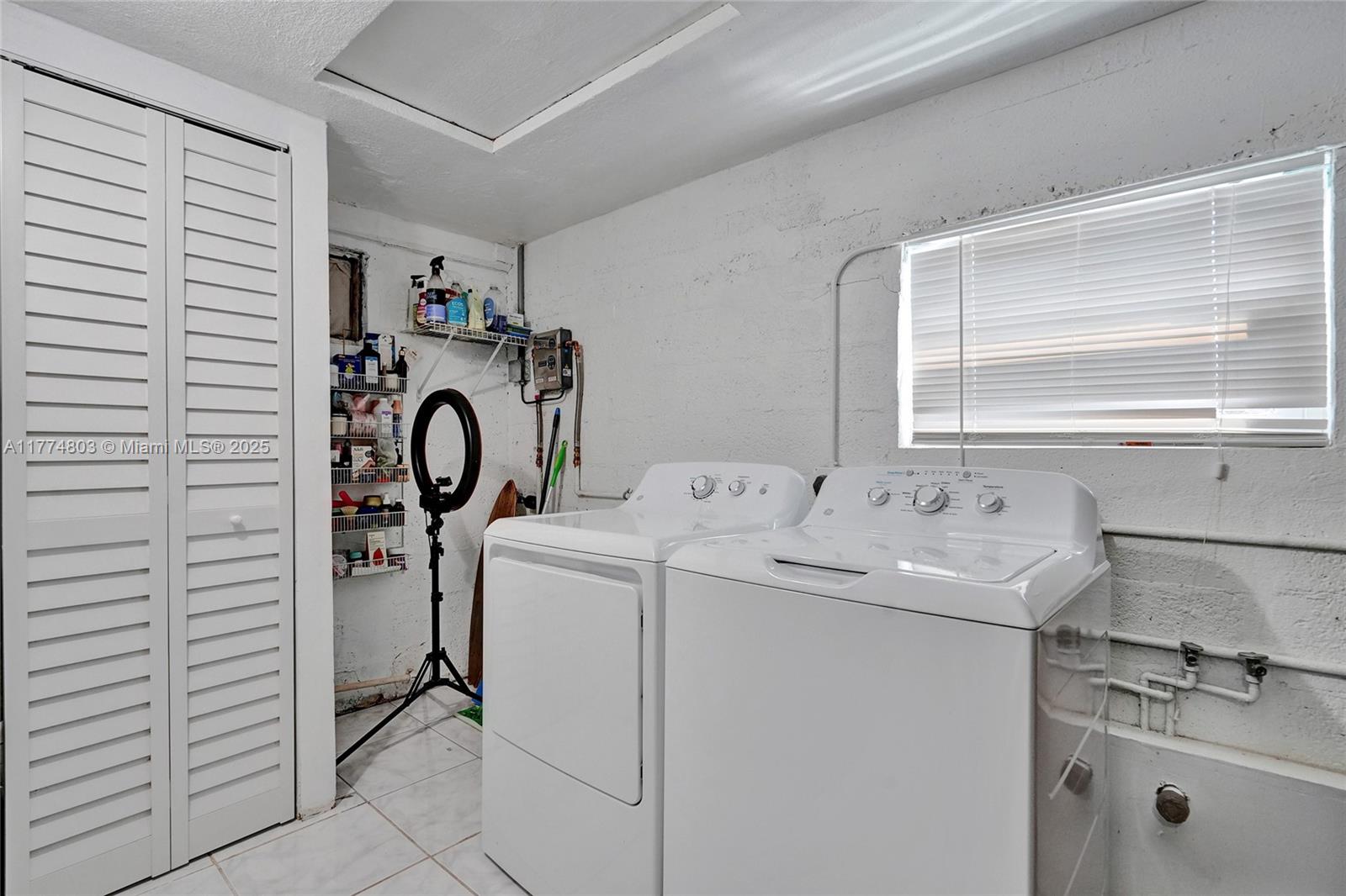 HOLLYWOOD PARK, OCEAN - Residential Income