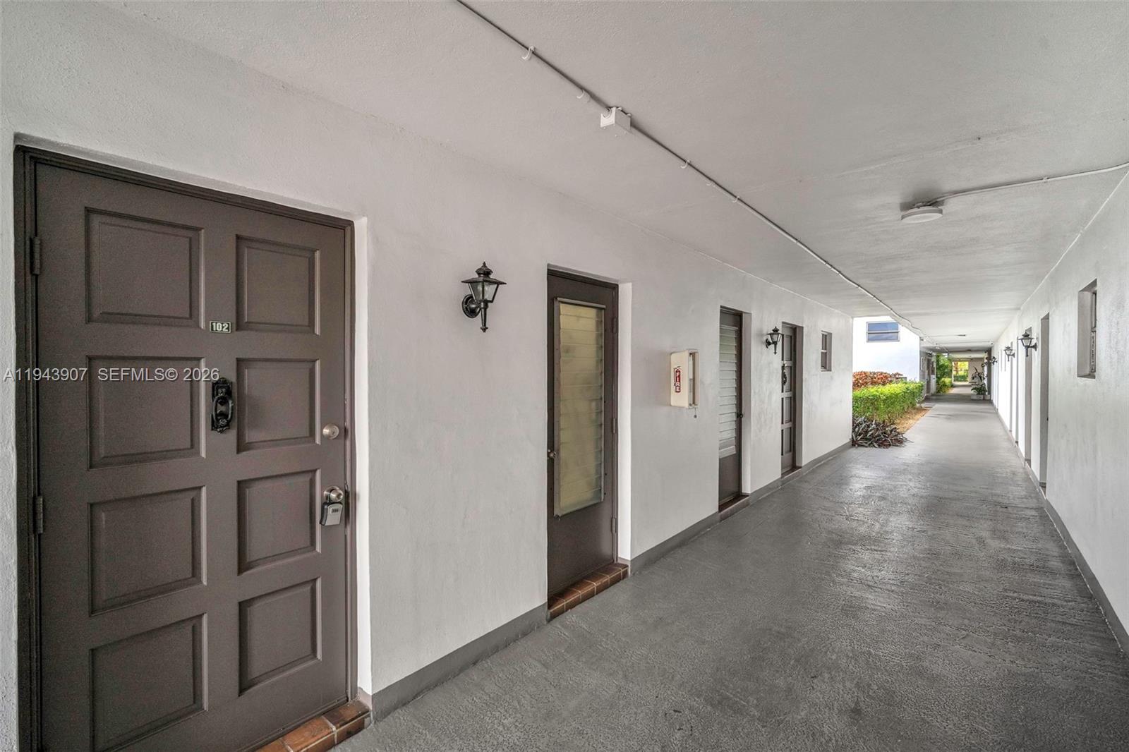 HILLCREST COUNTRY CLUB AP - Residential