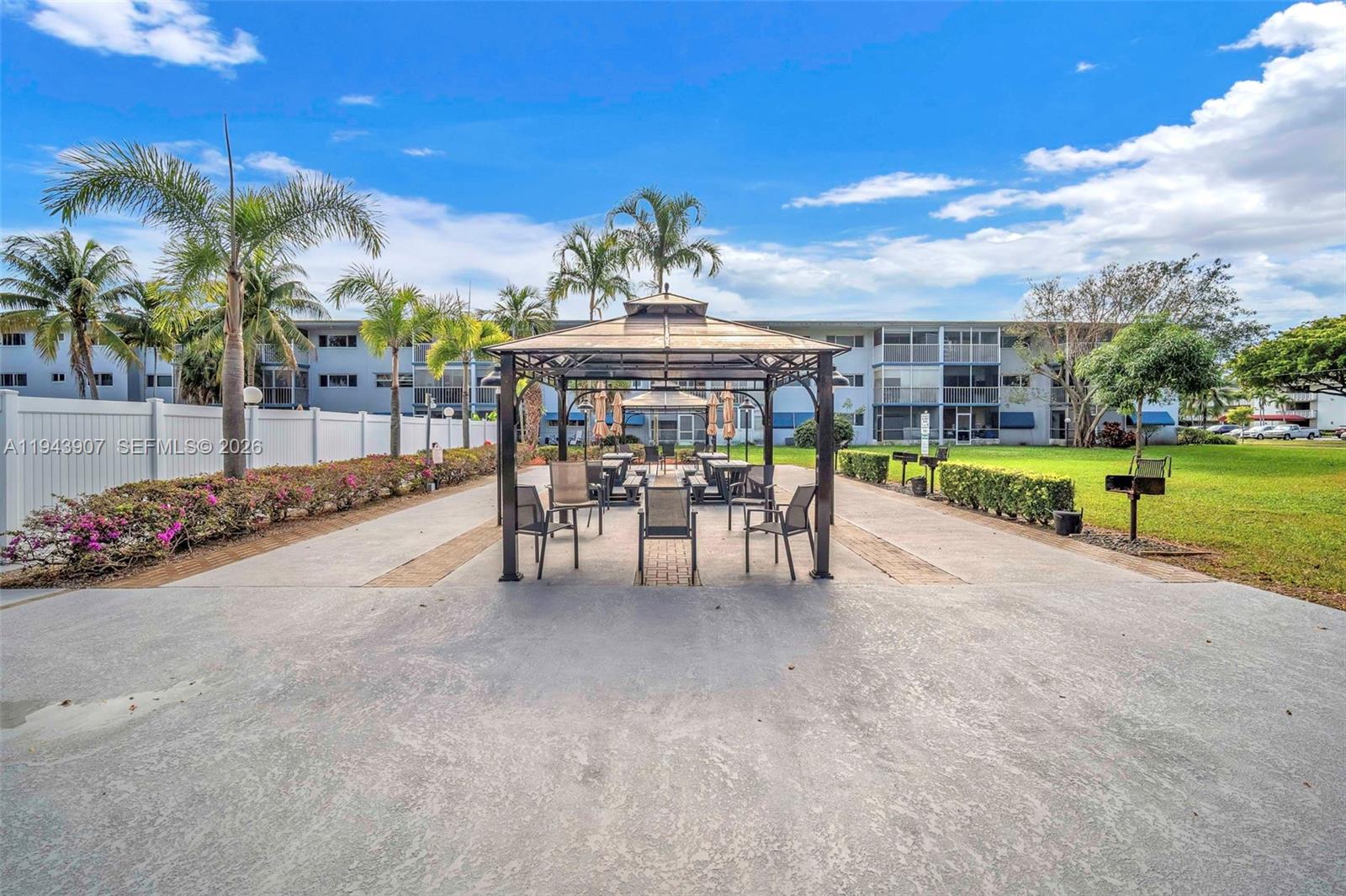 HILLCREST COUNTRY CLUB AP - Residential