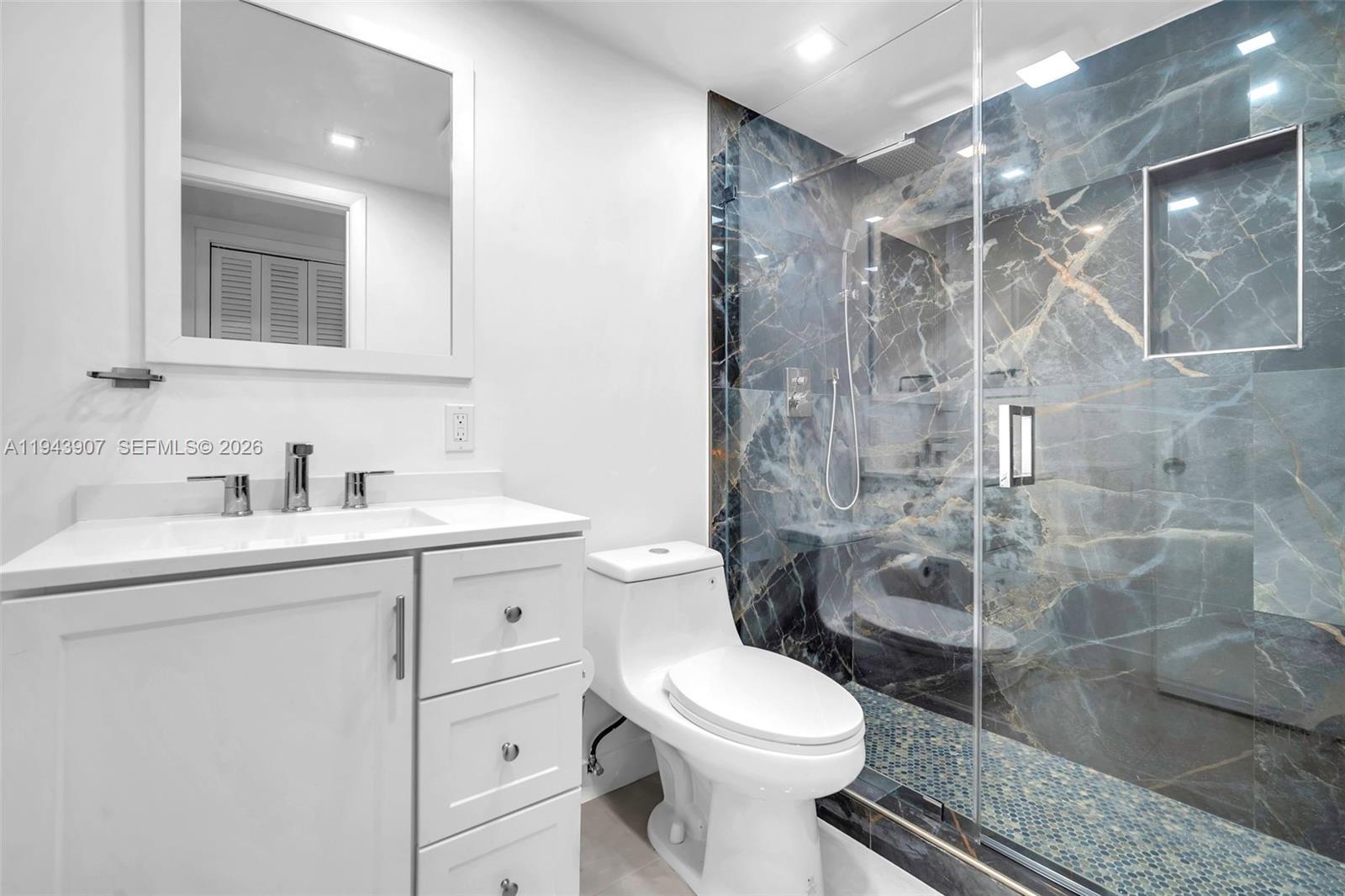 HILLCREST COUNTRY CLUB AP - Residential