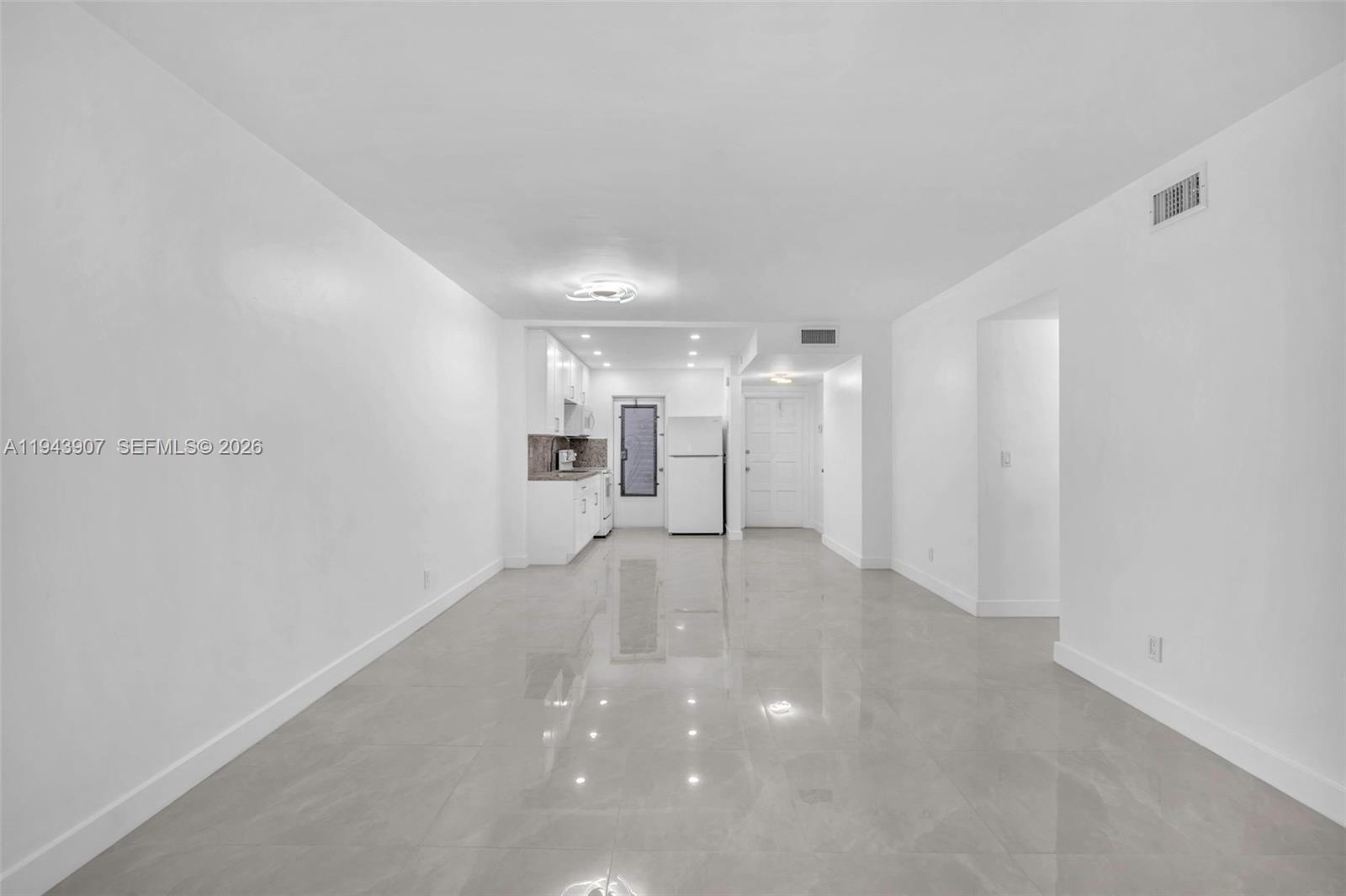 HILLCREST COUNTRY CLUB AP - Residential