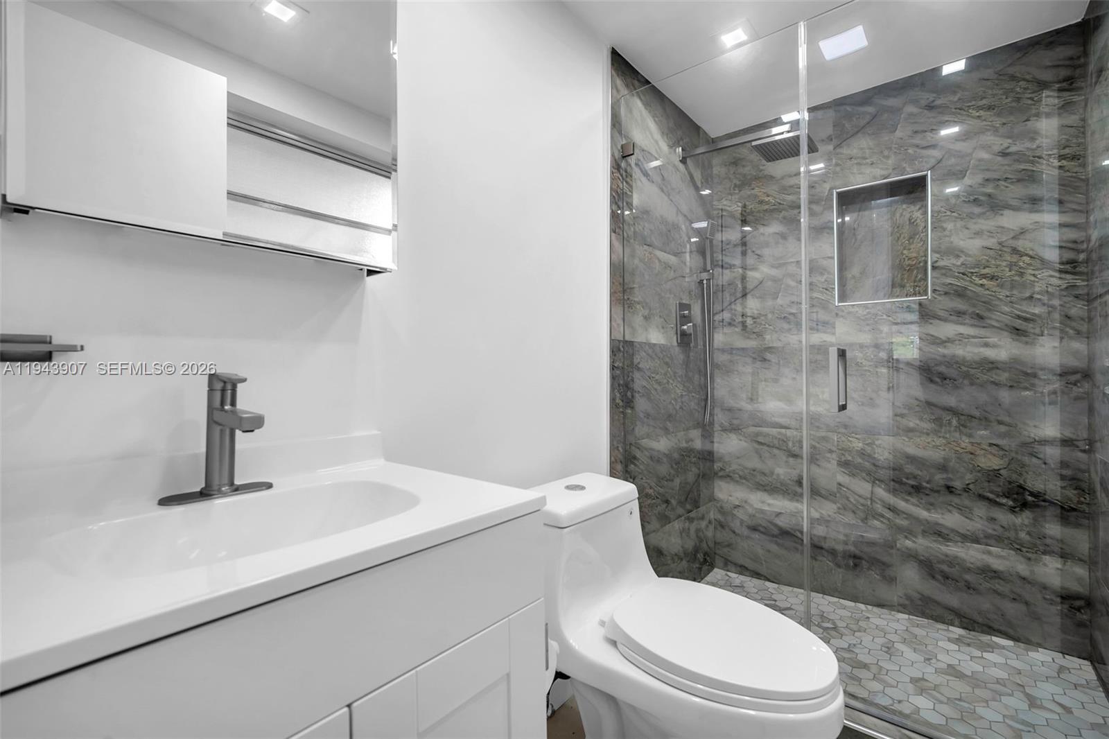 HILLCREST COUNTRY CLUB AP - Residential