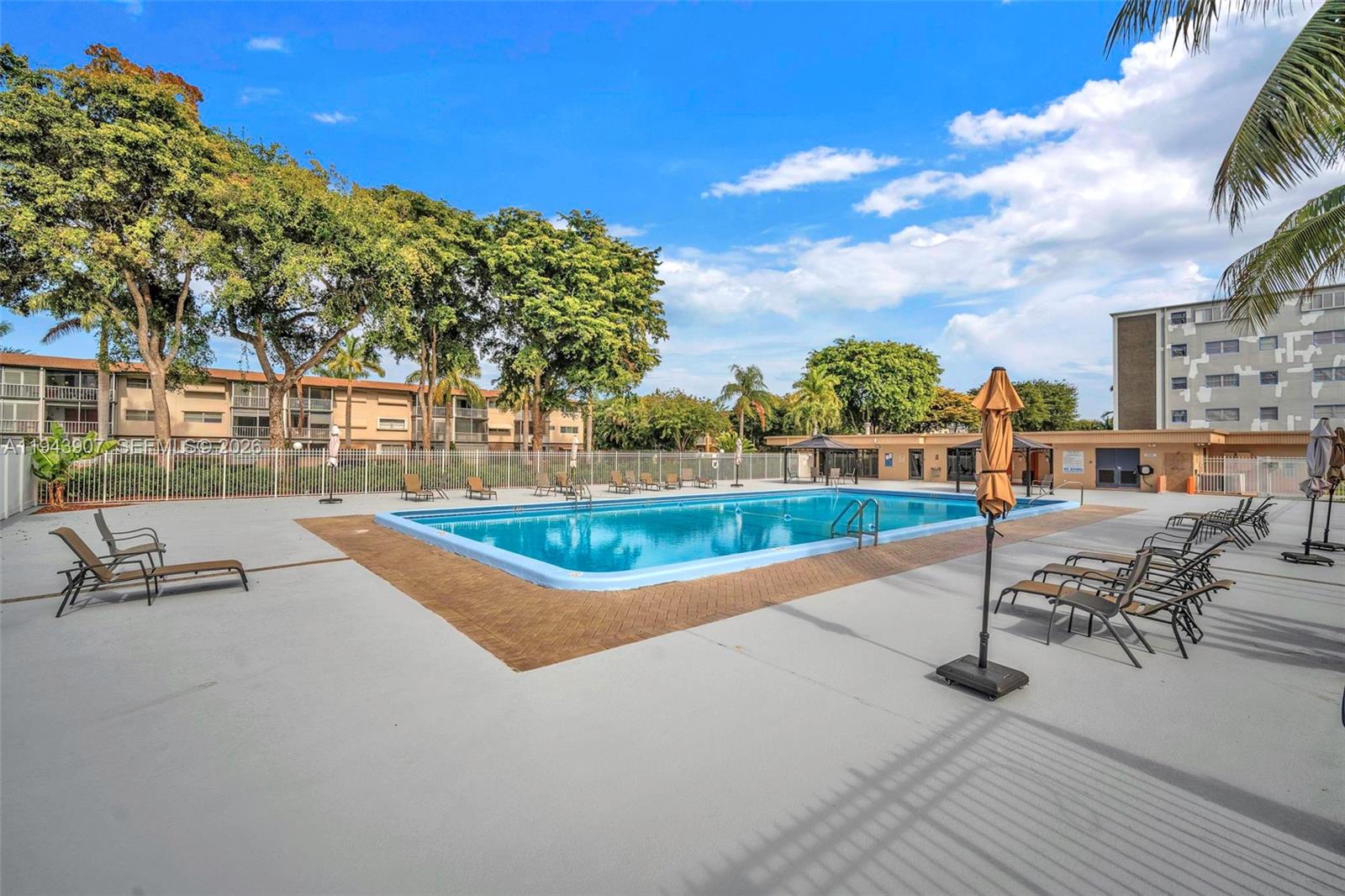 HILLCREST COUNTRY CLUB AP - Residential