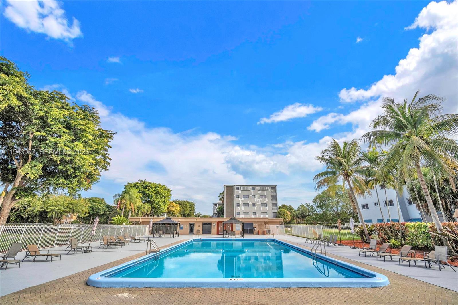 HILLCREST COUNTRY CLUB AP - Residential