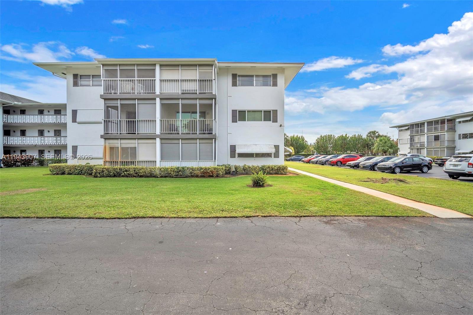 HILLCREST COUNTRY CLUB AP - Residential