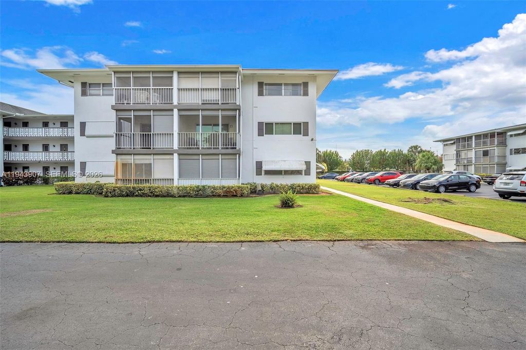 Photo of 1201 Hillcrest Ct #102, Hollywood, FL 33021 (MLS # A11943907)