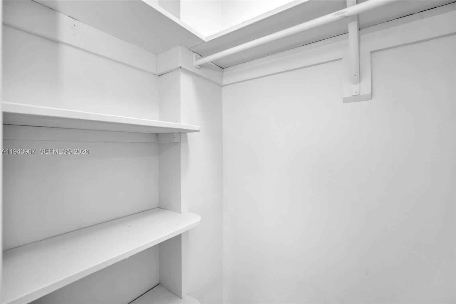 HILLCREST COUNTRY CLUB AP - Residential