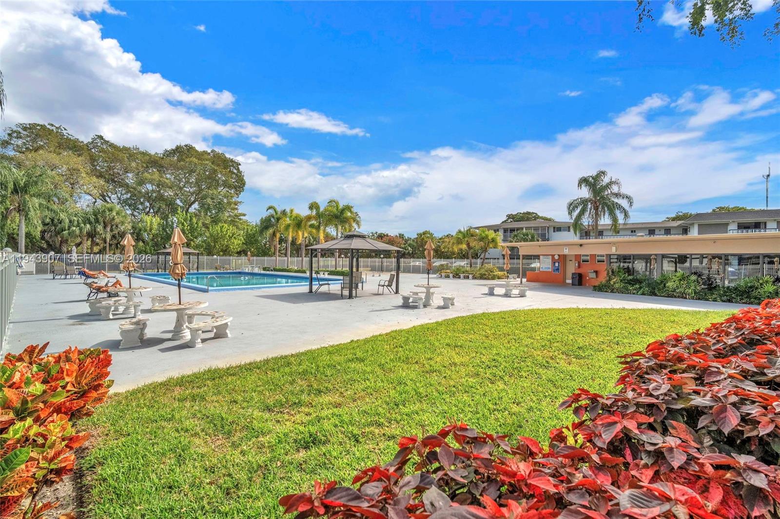 HILLCREST COUNTRY CLUB AP - Residential