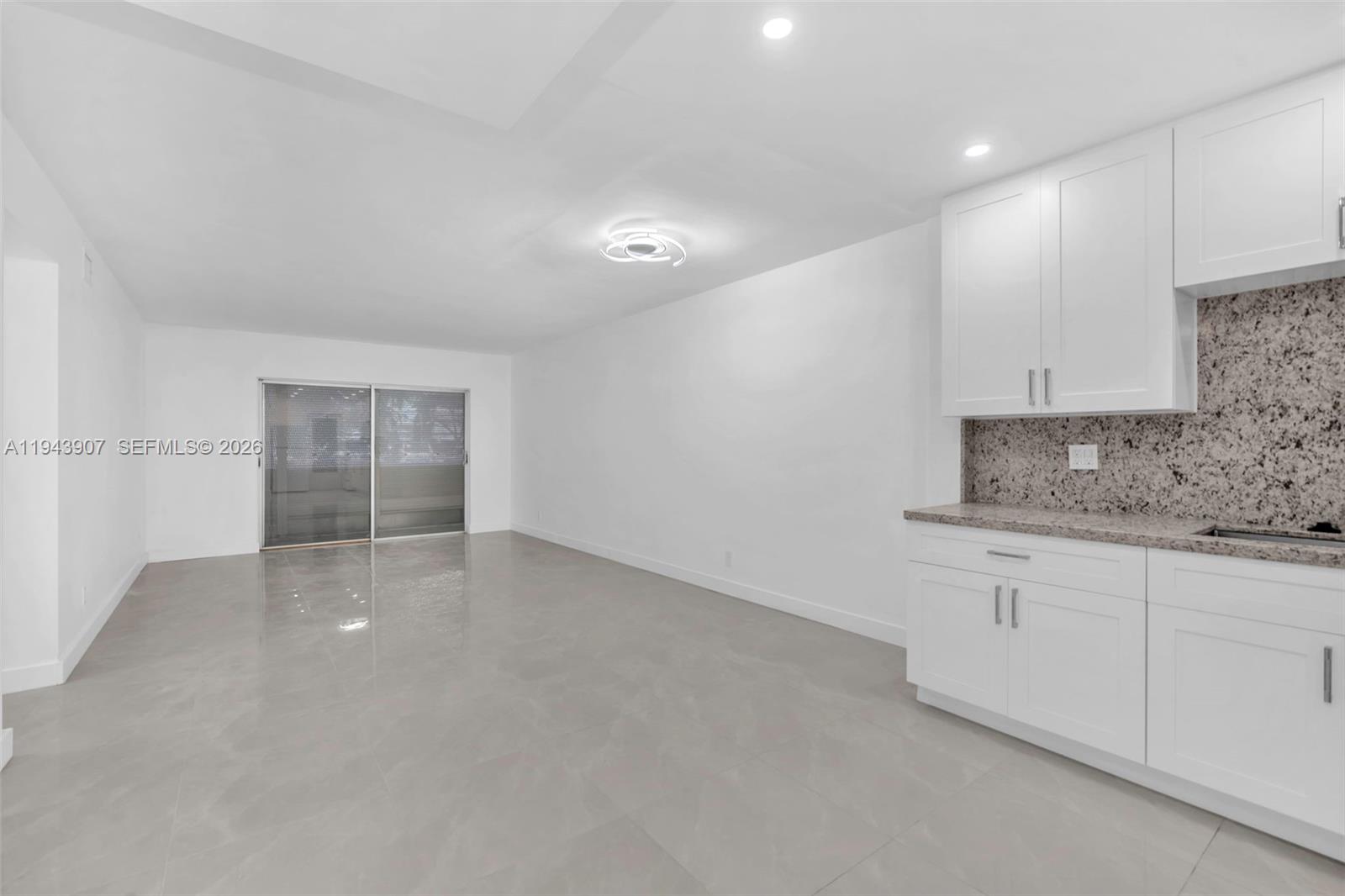 HILLCREST COUNTRY CLUB AP - Residential