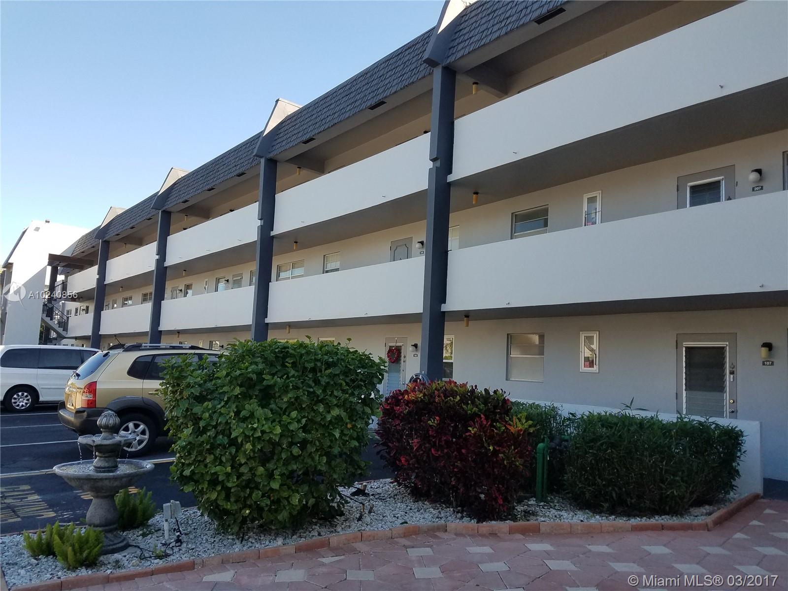 Beautiful 1 Bed, 1 Bath Condo, on a second floor and with an amazing Golf Course View. Access to pool, clubhouse, and many green common areas. The unit is rented with or without Furniture
The unit is in a 55+ Community and requires an approval from the Association. Minimum 30K yearly income.