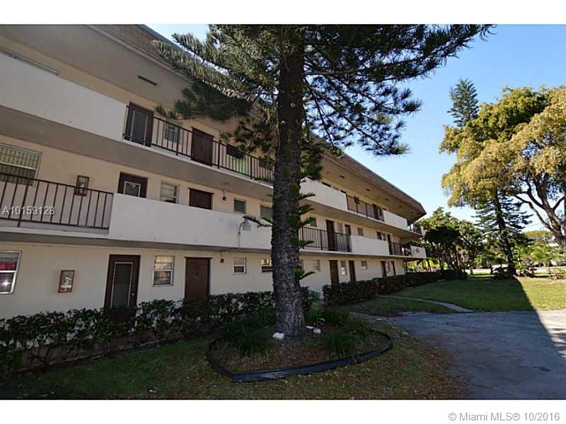 Available for immediate occupancy. This cozy 1 bedroom and 1 bathroom condo is available for lease. First Horizon is an amazing quite complex. The unit has upgraded with granite counter tops in the kitchen, a stylish tile flooring throughout and a upgraded bathroom to make one feel right at home. Amenities to the unit include: Pool, Clubhouse, Elevator (located on the corner of the unit)and only one neighbor. Unit is in close proximity to city interests (Aventura Mall, LA Fitness and major banks.)