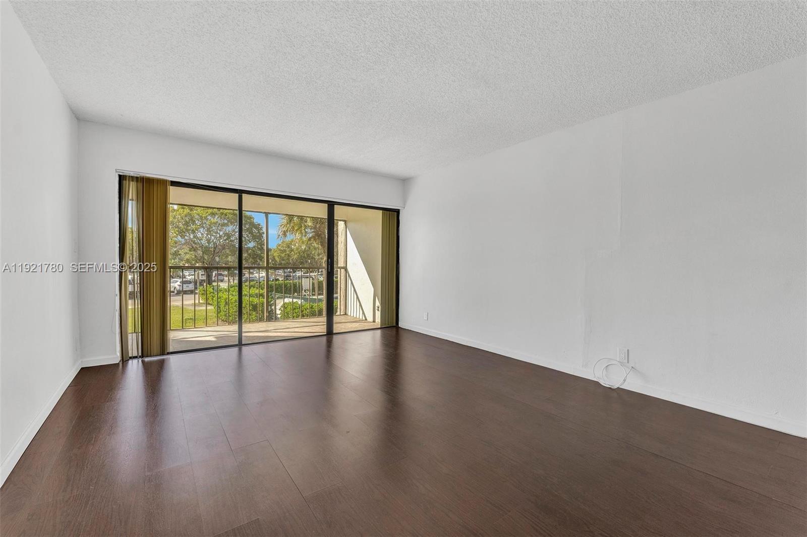 BUILDING NINE OF RACQUET - Residential Lease