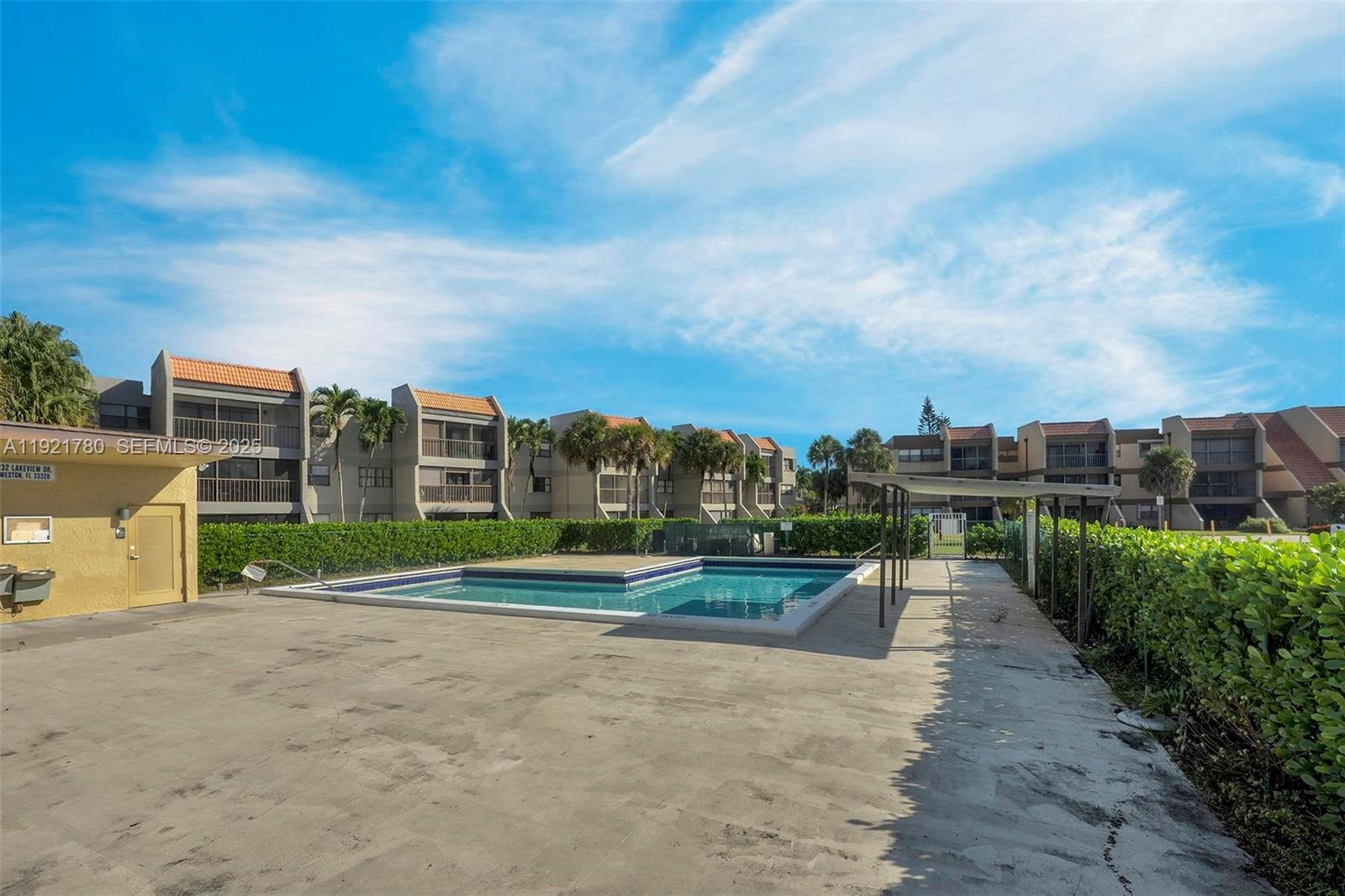 BUILDING NINE OF RACQUET - Residential Lease