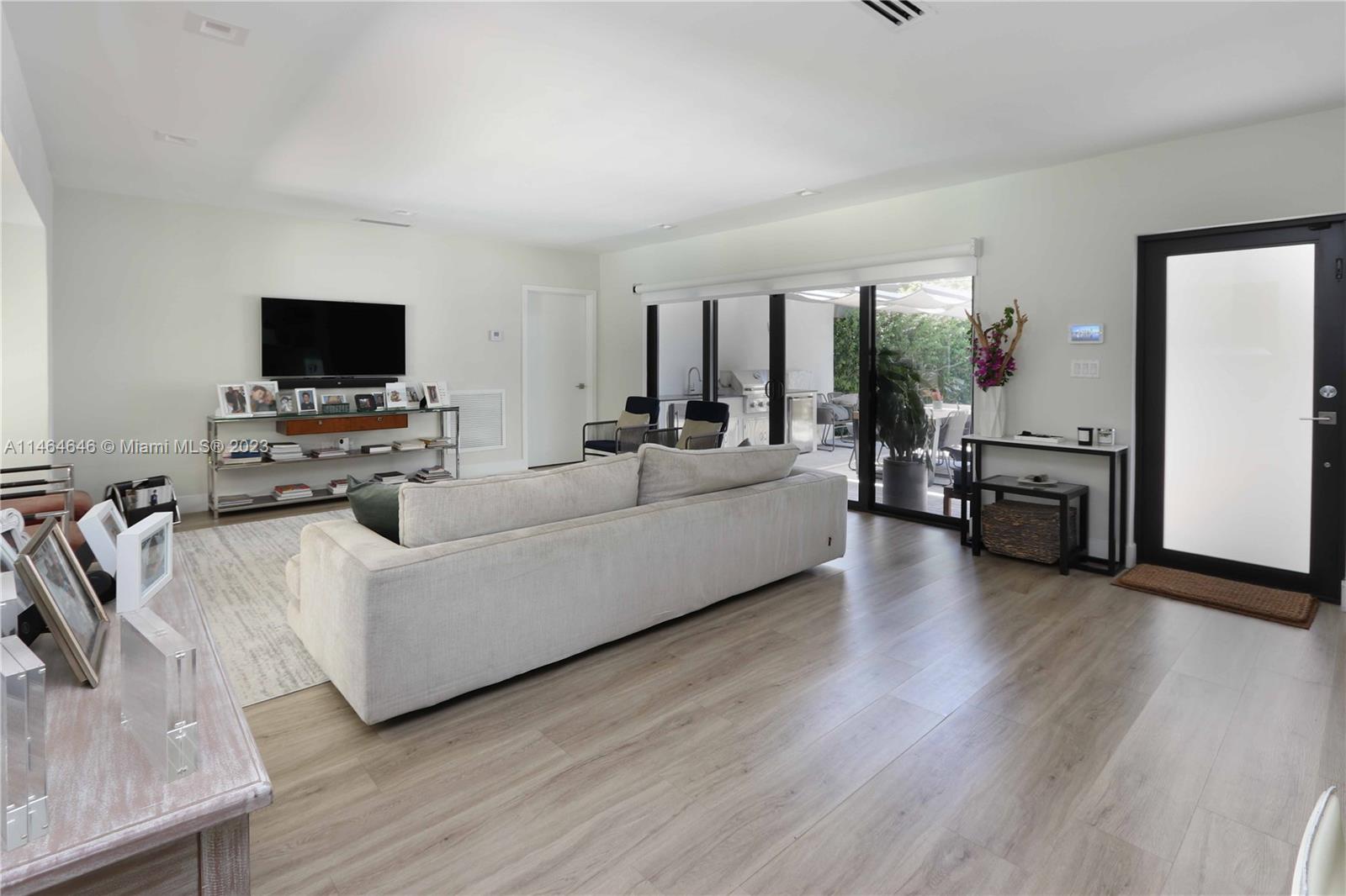 Miami Beach, Florida 33140, United States, 4 Bedrooms Bedrooms, ,3 BathroomsBathrooms,Residential,Active,69920