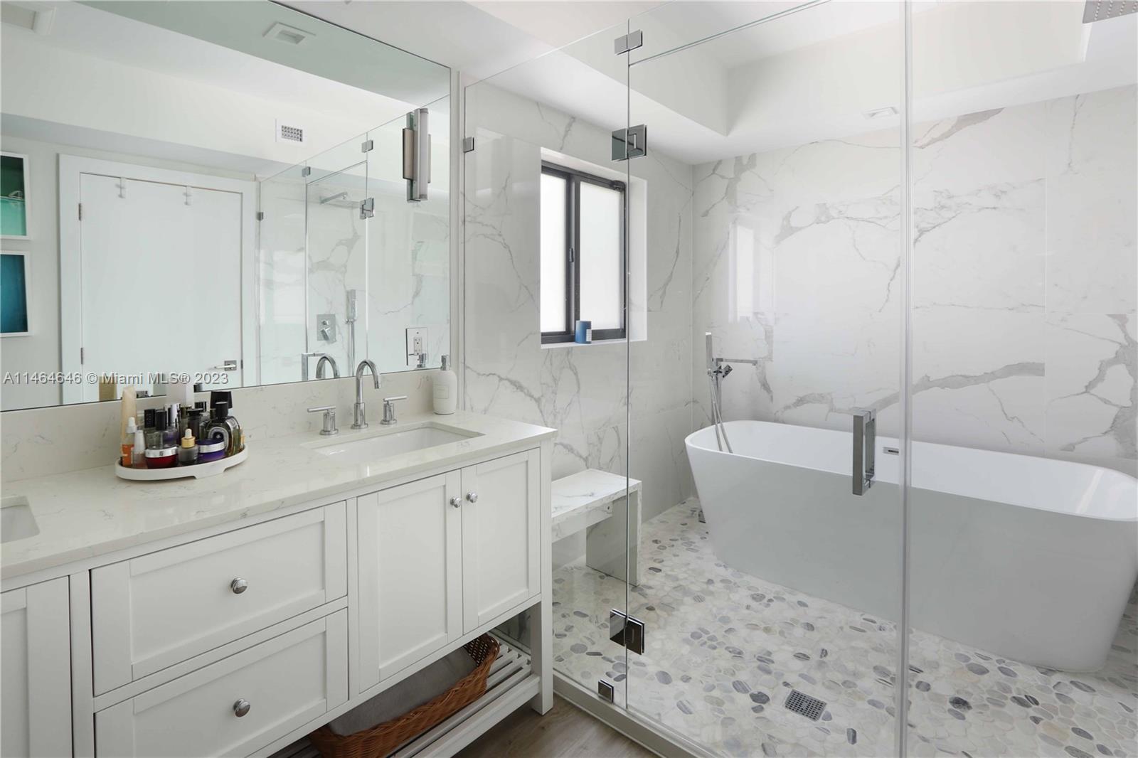 Miami Beach, Florida 33140, United States, 4 Bedrooms Bedrooms, ,3 BathroomsBathrooms,Residential,Active,69920