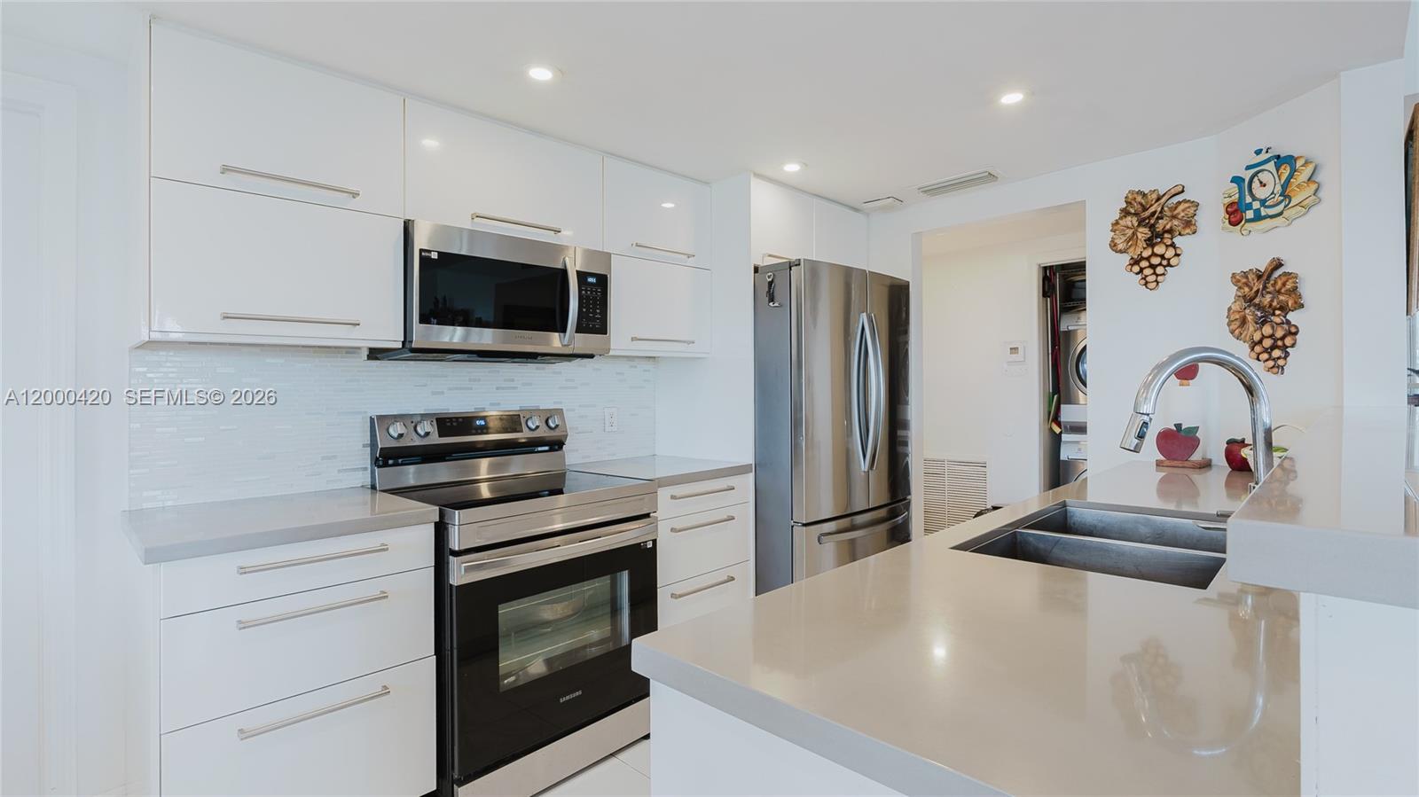 HILLCREST EAST NO 25 COND - Residential