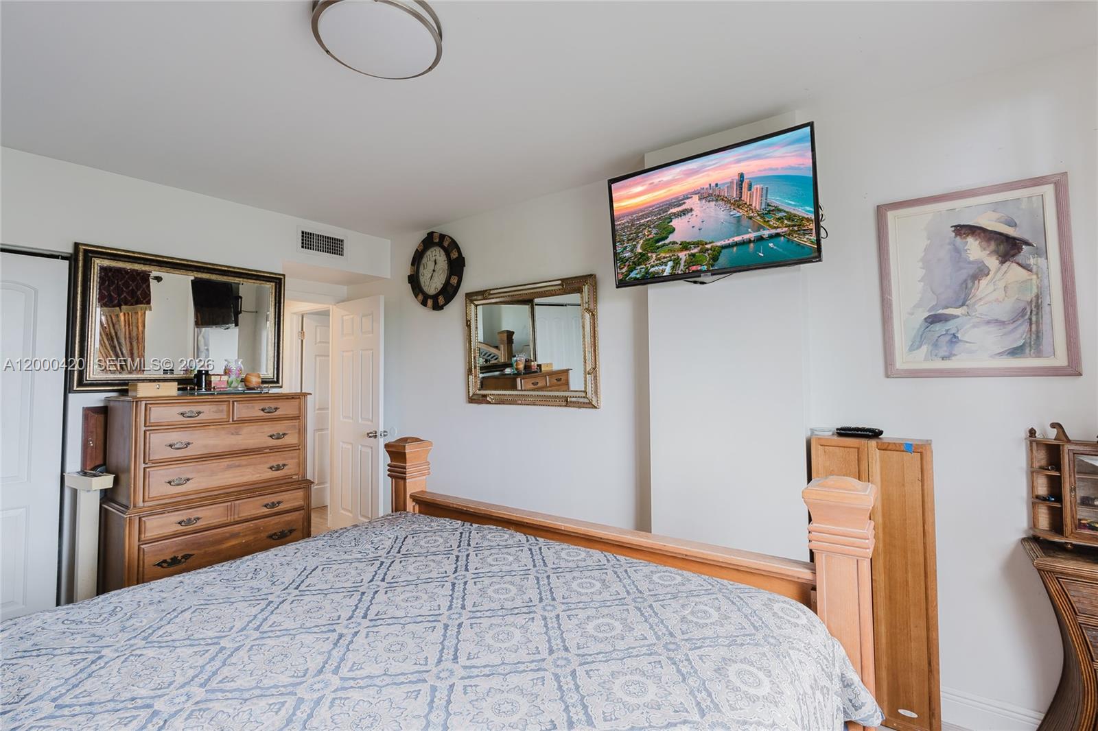 HILLCREST EAST NO 25 COND - Residential