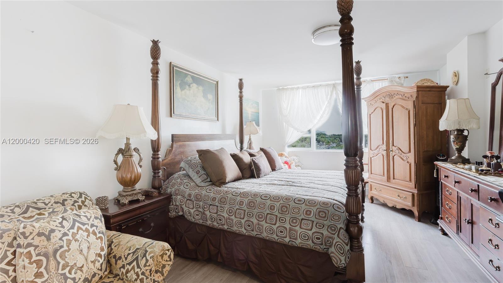 HILLCREST EAST NO 25 COND - Residential