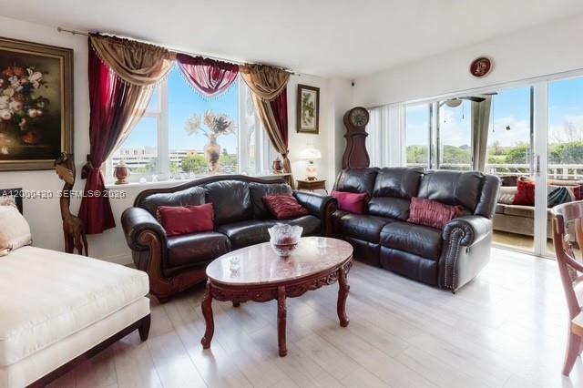 HILLCREST EAST NO 25 COND - Residential